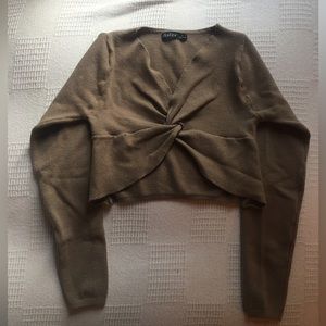 Light grey-brown long sleeve twist crop top